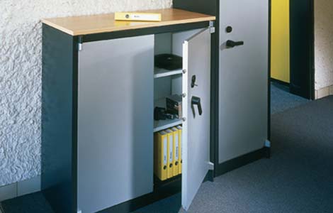 Feuergeschützter Schrank aus Metall